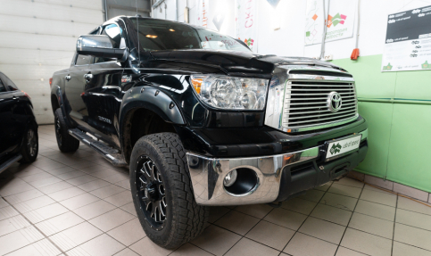 Toyota Tundra 5.7i 381 hp